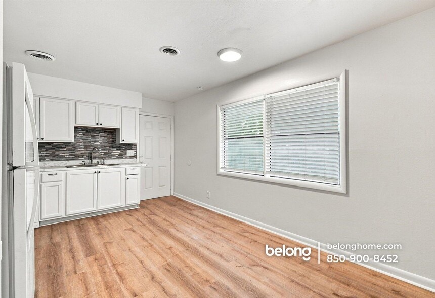 Building Photo - 6011 Greenwood Ln