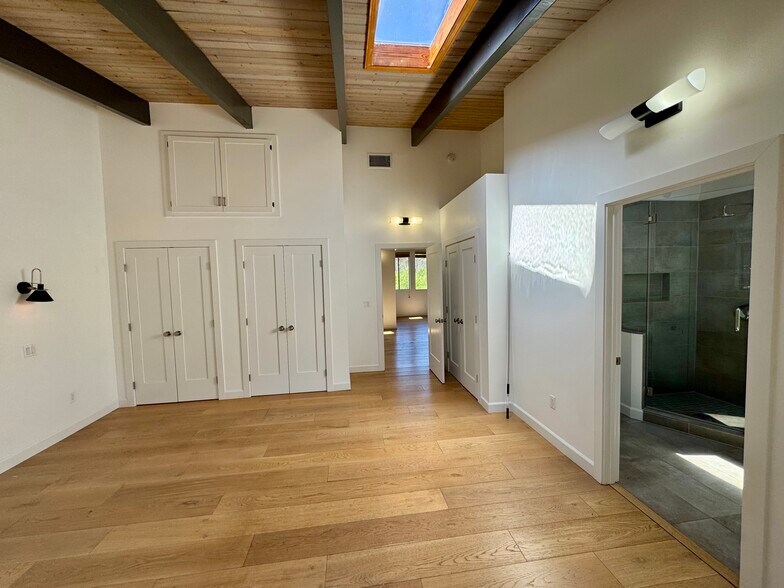 Building Photo - 156 Muerdago Rd