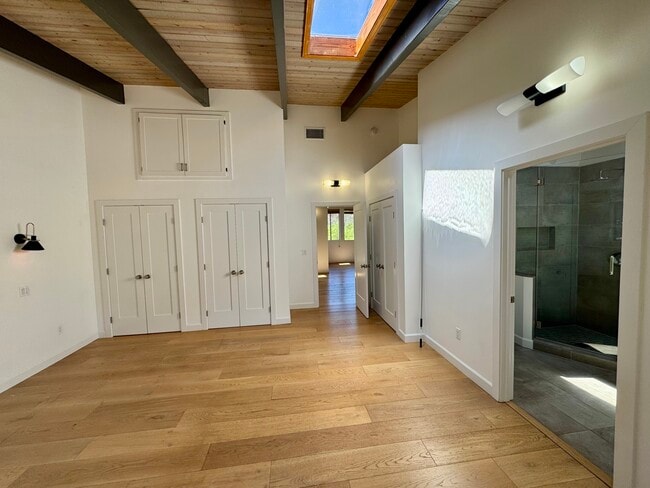 Building Photo - 156 Muerdago Rd