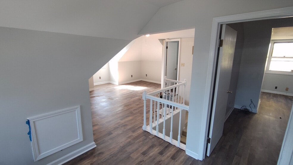 Building Photo - 320 S East St