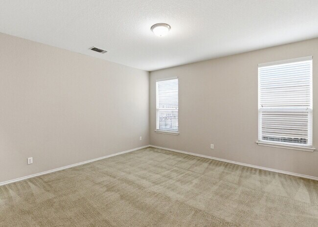 Building Photo - Move-In Ready Home in Landmark Pointe with Included Appliances