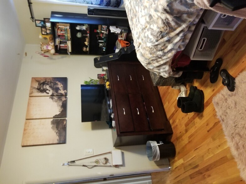 Building Photo - 1325 Crestmore Pl