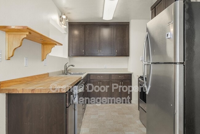 Building Photo - 834 S 72nd St
