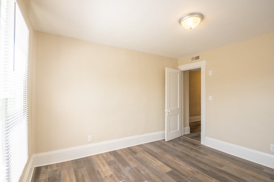 Building Photo - 37735 Vine St