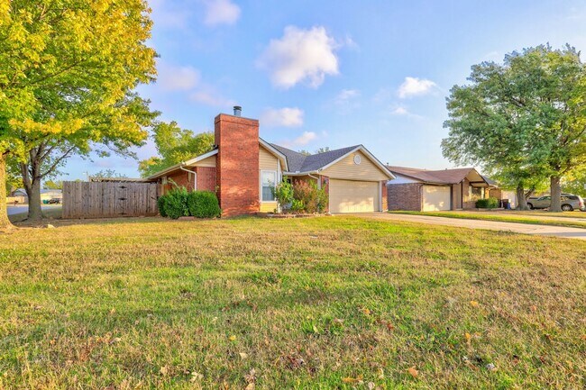 Building Photo - 3 Bed 2 Bath in OKC!