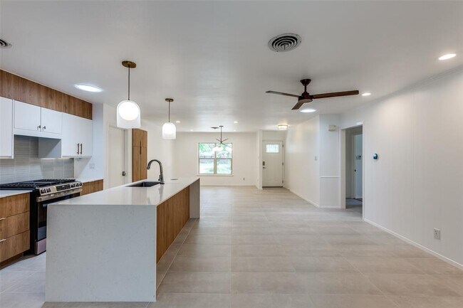 Building Photo - 1903 Boxwood Ct