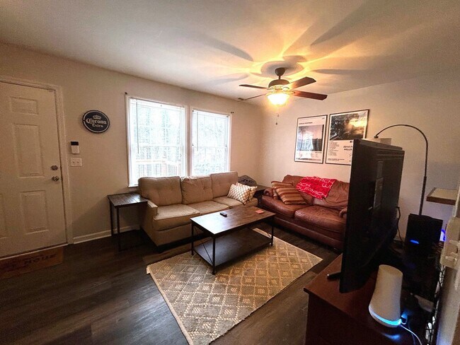 Building Photo - CARLTON1223-1227