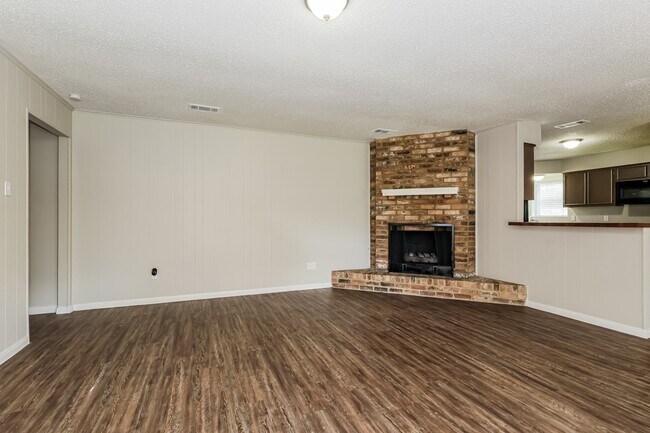 Building Photo - 26218 Maplewood Dr