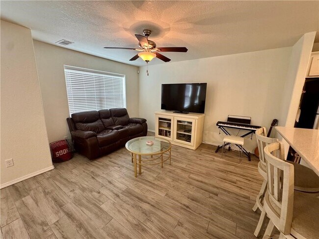 Building Photo - 271 S Breakwater Ln