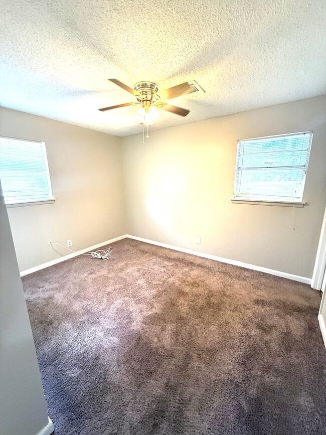 Building Photo - ** 3 Bed 2 Bath located off Woodley road ** Call 334-366-9198 to schedule a self tour