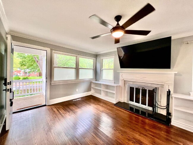 Building Photo - Welcome home to this charming house located near the heart of Charlotte, NC.