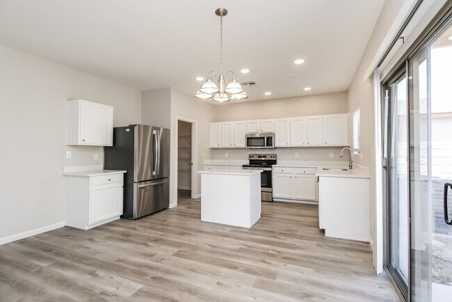 Building Photo - 1830 E Omega Dr