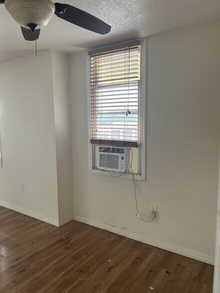 Bedroom 3 Unit A - 613 N Dixie Ave