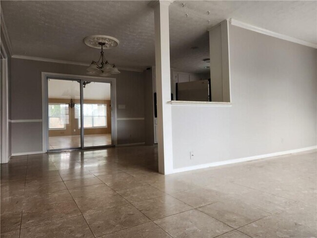 Building Photo - 2959 Pine Hill Dr