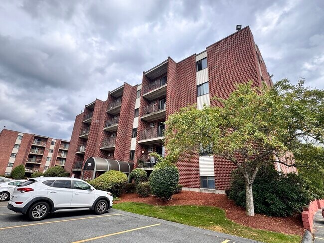 Building Photo - 137 Franklin St
