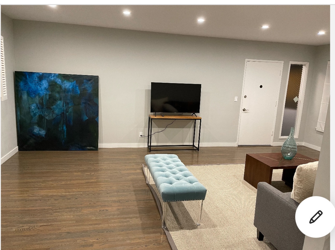 Building Photo - 348 S Elm Dr