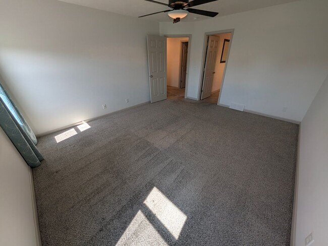 Building Photo - 5011 Clearwater Dr
