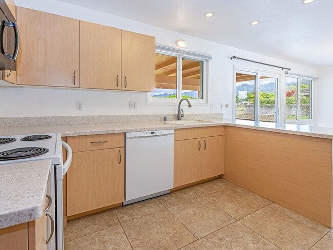 Building Photo - Pet Friendly in Kailua - Enchanted Lakes!