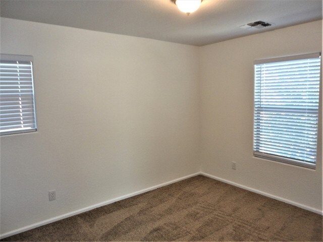 Building Photo - 1033 S Deerfield Ln
