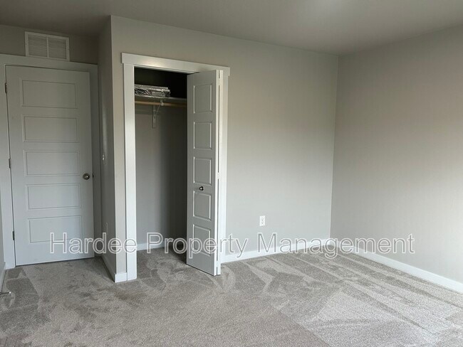 Building Photo - 7051 W Plateau Crk Dr