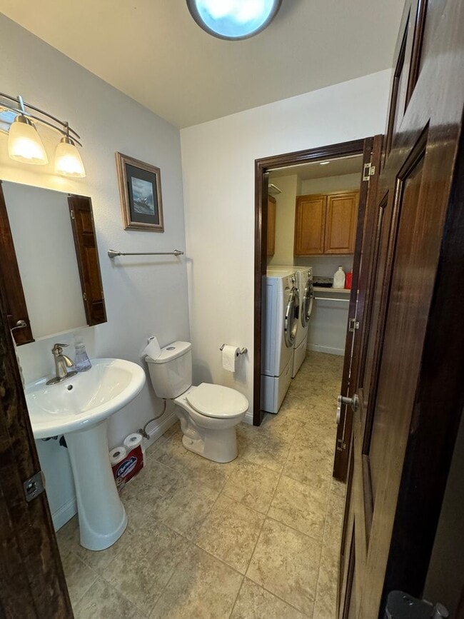 Building Photo - 2521 Autumn Cir
