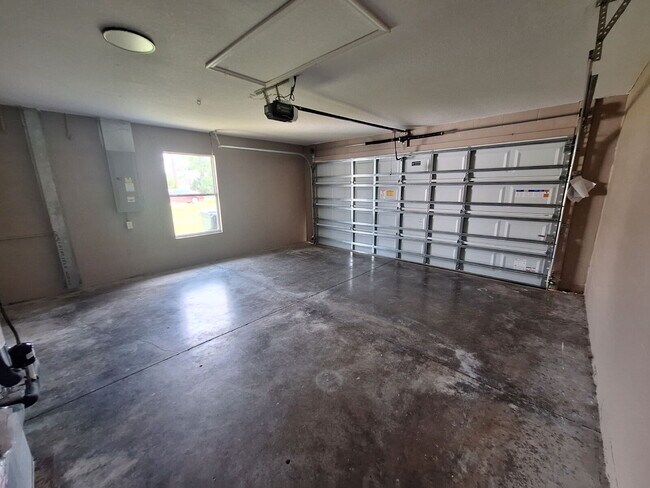 Building Photo - 3/2 Annual Rental Near Atwater Elementary School