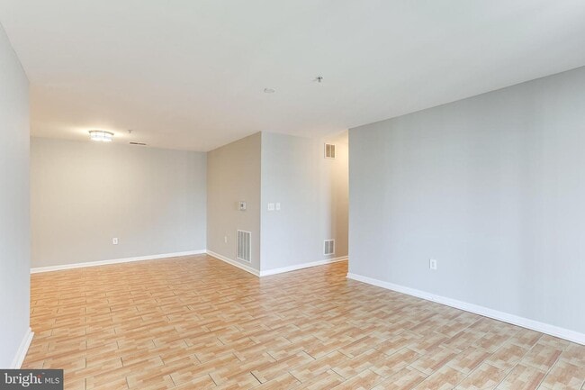 Building Photo - 31 Lambourne Rd