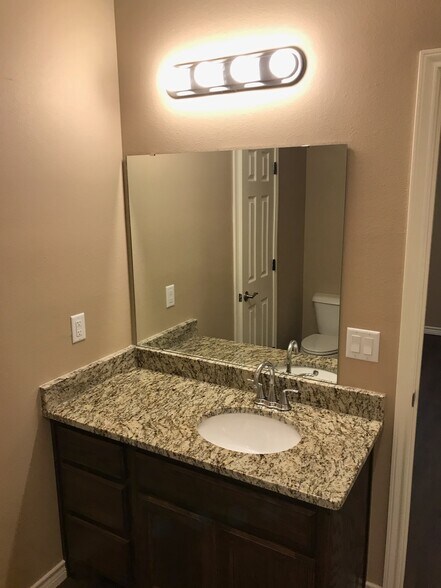 Building Photo - 615 Pecan Ct