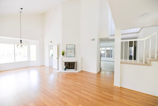 Building Photo - Charming 3 Bedroom, 2.5 Bath Home in Marbl...