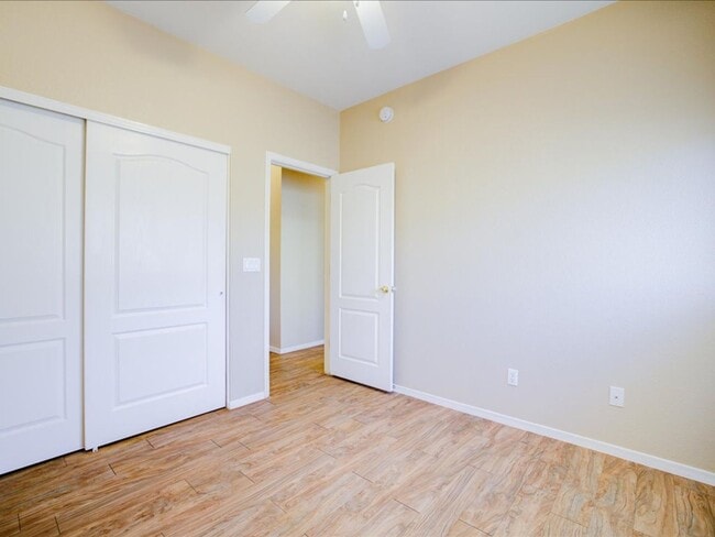 Building Photo - 3 Bedroom 2 Bathroom