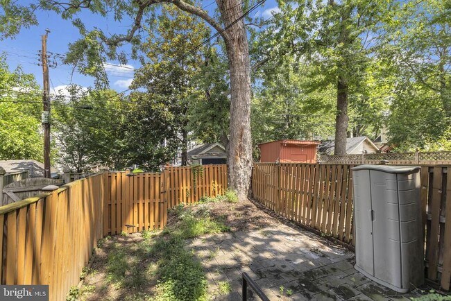 Building Photo - 38 E Rosemont Ave