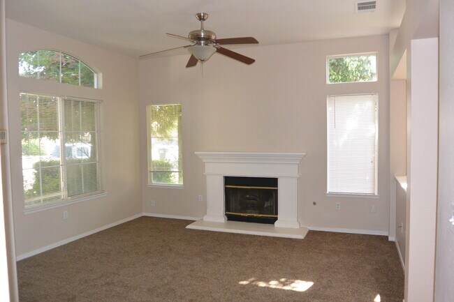 Building Photo - Desirable SW area