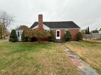 Building Photo - Beautiful 4 Bed, 2 Bath Home for Rent In S...