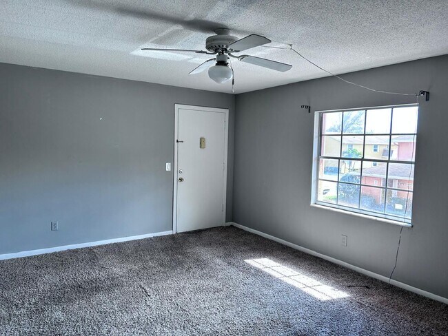 Building Photo - Excellent 1 Bed / 1 Bath located on Weatherly Condo at Central Park, Orlando