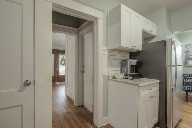 Building Photo - 1145 W 41st Terrace