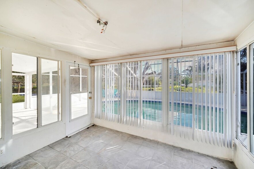 Building Photo - 5 SE Ocale Way