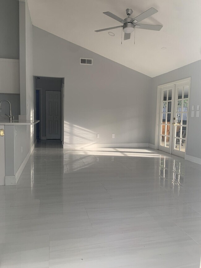 Building Photo - 10694 Summertime Ln