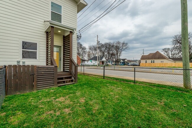 Building Photo - 1124 Garfield St