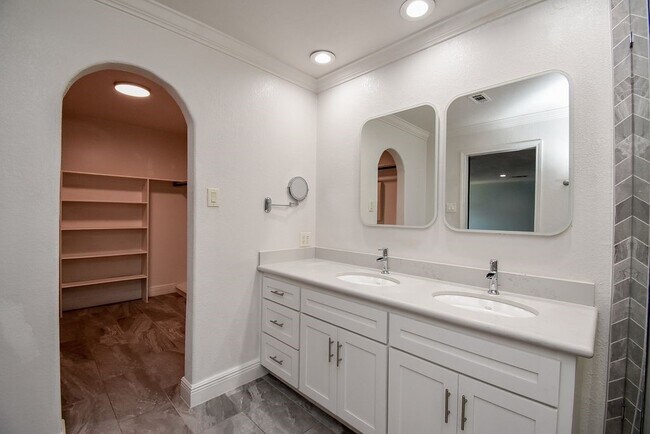 Building Photo - 21338 Park Villa Dr