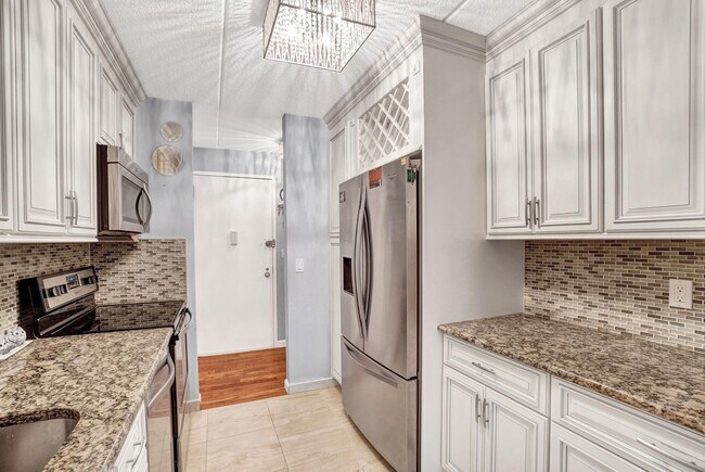Building Photo - 128 Colonial Pkwy