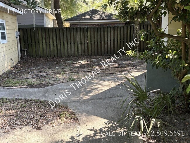 Building Photo - 1 E Victory Dr