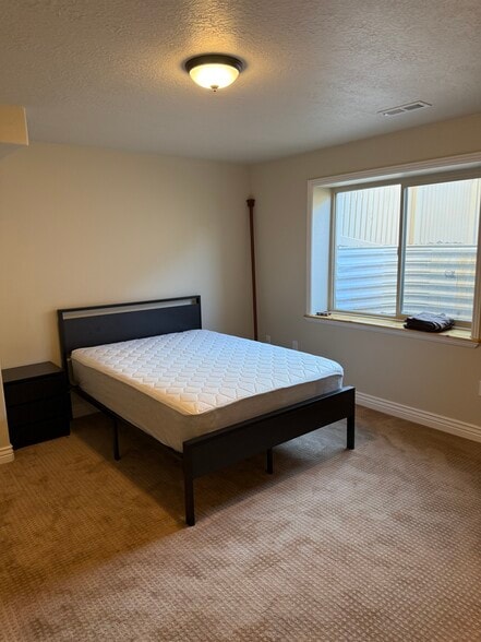 Building Photo - 1213 E St Josephs St