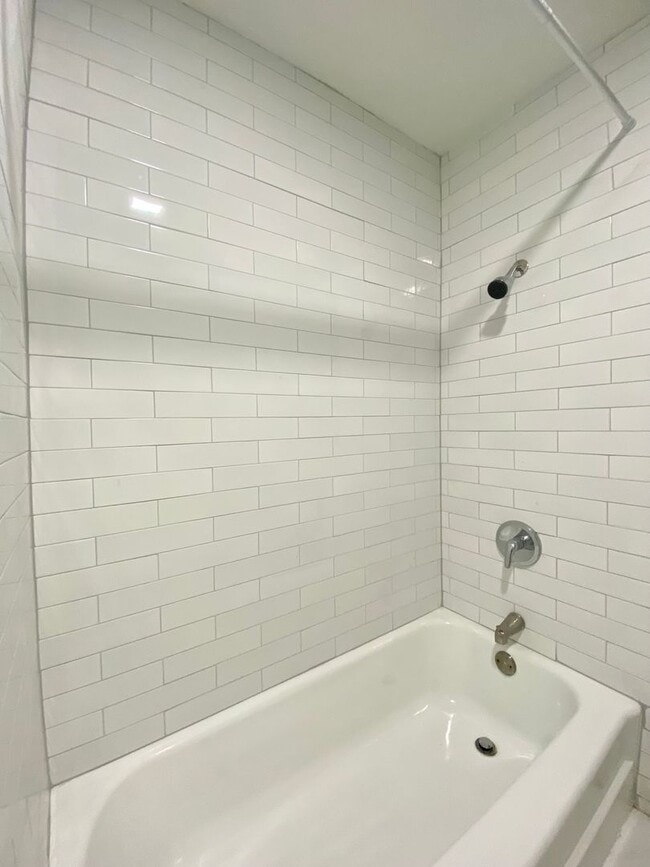 Building Photo - Large 3 Bed 2 Bath off NW 63rd & N. Villa ...