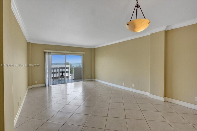Building Photo - 1455 N Treasure Dr
