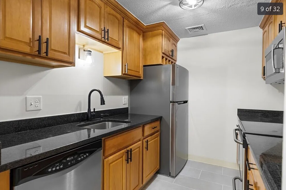 Building Photo - 15 Bower Rd