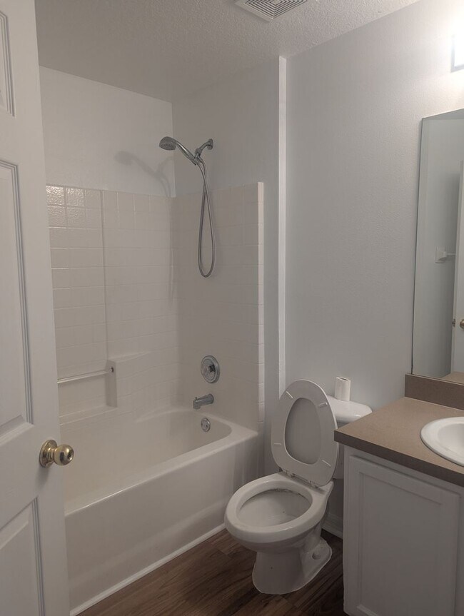 Building Photo - Completed renovated Home located in great location in Tavares