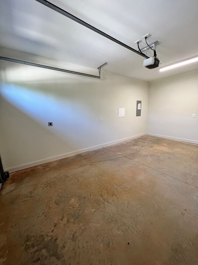 Building Photo - East Longleaf Townhome