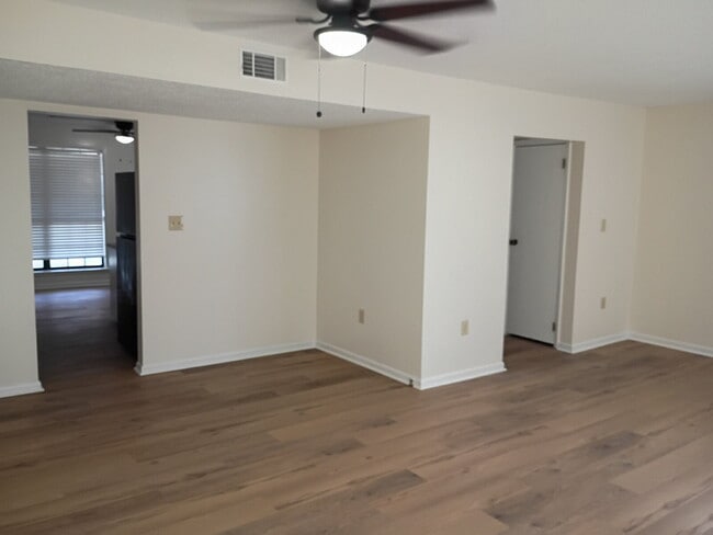 Building Photo - Townhouse for Rent
