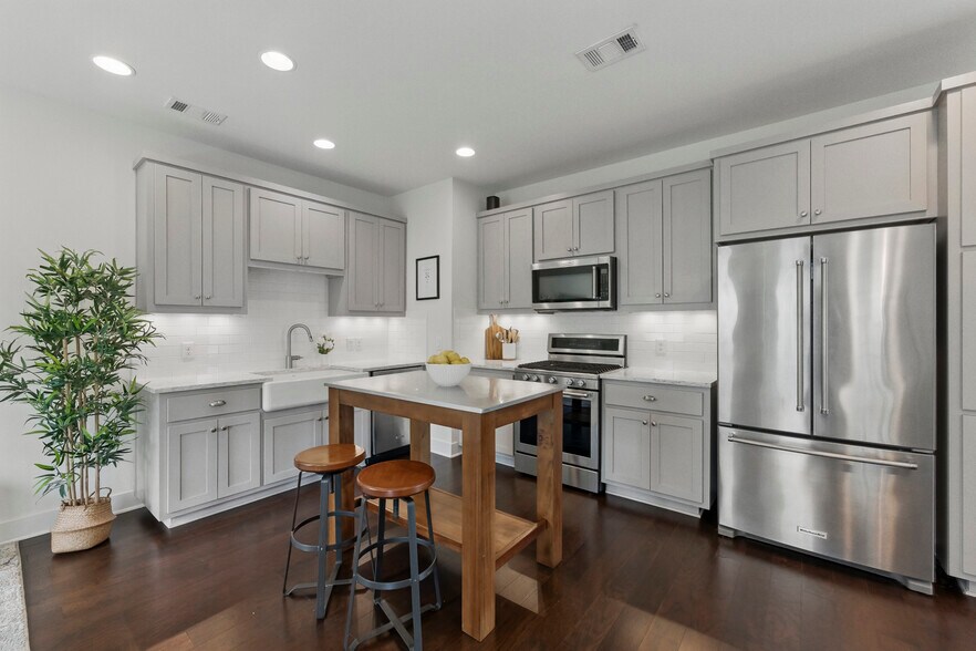 Building Photo - 2710 Halcyon Dr