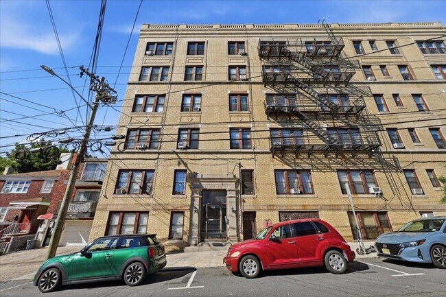 Building Photo - 61 65th St